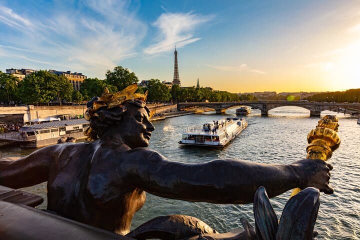 Seine River Sightseeing Cruise — Bateaux Mouches 70-Minute Tour in Paris photo 5