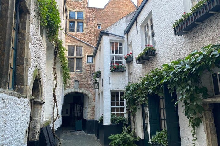 Antwerp Escape: Puzzle City Walk from Het Steen to Cathedral photo 2
