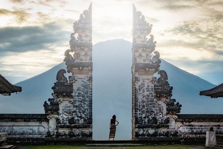 Northern East Bali Sightseeing: Lempuyang Gate, Tirta Gangga & Virgin Beach photo 2