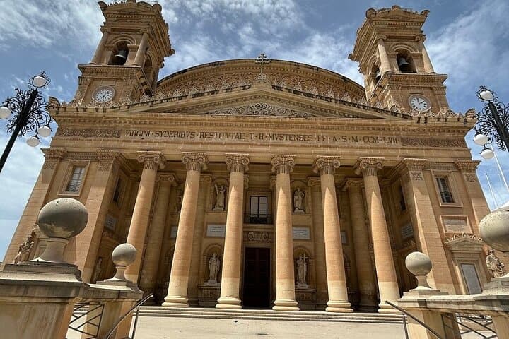 Private 6-Hour Island Tour of Malta: Mosta, Mdina, Ħaġar Qim & Dingli Cliffs photo 4