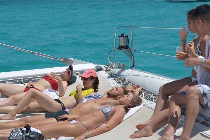 Isla Mujeres Catamaran from Cancun: Snorkel, Open Bar & North Beach Time