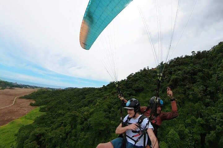 Short Introductory Paragliding Flight in Manuel Antonio, Costa Rica photo 5