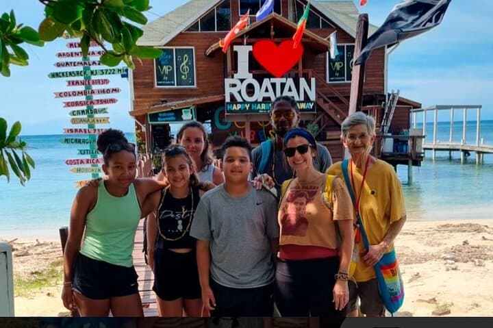 Roatán Private Food & Culture Tour: Chocolate, Rum & Local Snacks photo 2