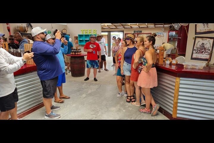 Roatán Private Food & Culture Tour: Chocolate, Rum & Local Snacks photo 4