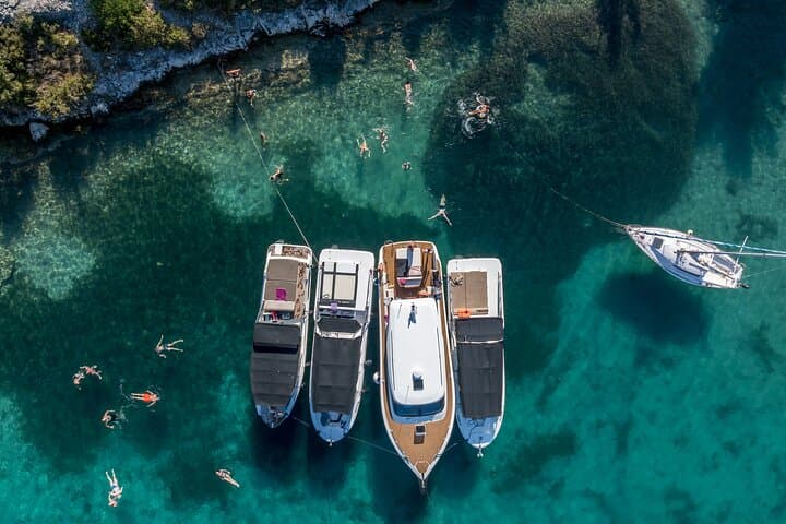 Blue Cave & Blue Lagoon Speedboat Tour: Day Trip to Vis, Hvar and Pakleni from Split