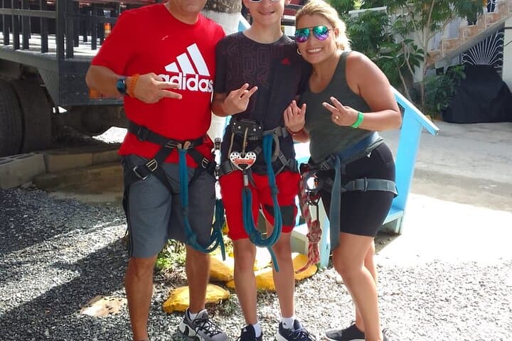 Soar and Explore: Zipline, Hiking & Suspension Bridge Adventure in Roatan photo 6