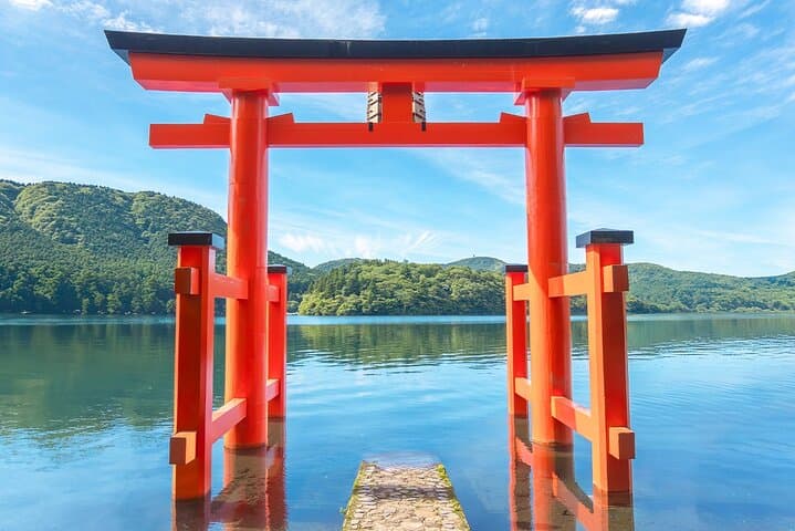 Full-Day Mt. Fuji & Hakone: Lake Ashi Cruise, Owakudani Ropeway and Oshino Hakkai photo 3