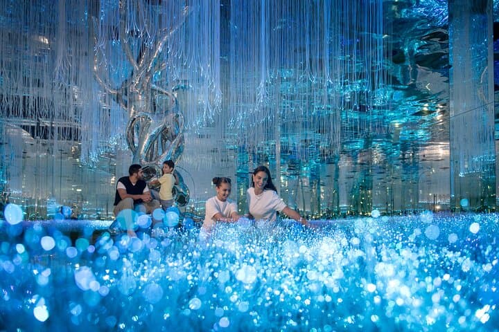 Inside AYA Universe: Dubai’s Immersive Light, Mirror & Water Experience