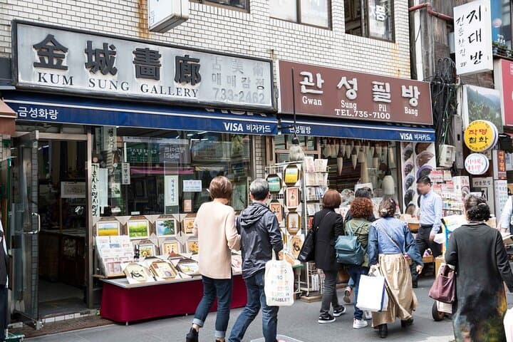 Vegetarian Seoul City Tour: Full-Day Small-Group Walk Through Insadong, Bugak & Yeouido