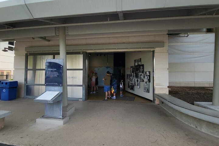 Pearl Harbor Visitor Center & Oahu Grand Circle: Full-Day Historical and Island Tour photo 3