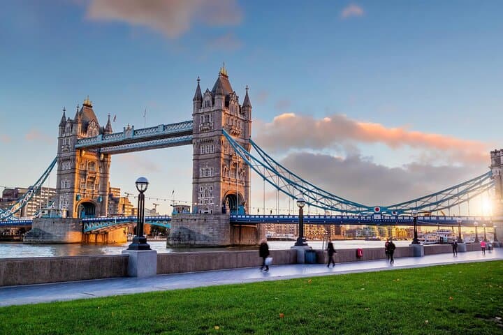 Architectural London: Private Walking Tour with a Local Expert photo 3