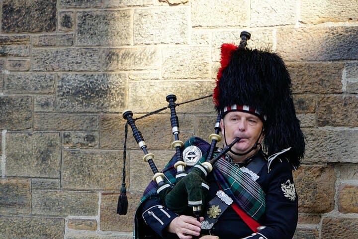 Architectural Edinburgh: Private Two‑Hour Walking Tour with a Local Expert photo 2