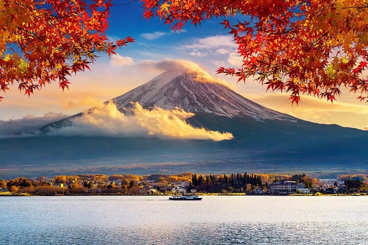 Full-Day Mt. Fuji, Lake Kawaguchi & Yamanaka Tour with Onsen and Swan Boat photo 4