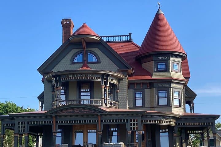 Martha's Vineyard Full-Island 3-Hour Tour — Menemsha, Aquinnah & Oak Bluffs photo 4