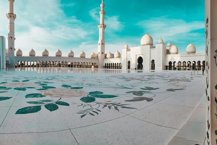 Abu Dhabi Full-Day Tour: Sheikh Zayed, Qasr Al Watan & Emirates Palace