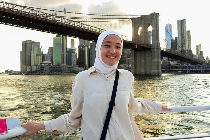 Discover Iconic Landmarks on a NYC Hudson River Cruise photo 4