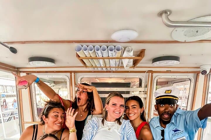 Discover Iconic Landmarks on a NYC Hudson River Cruise photo 3