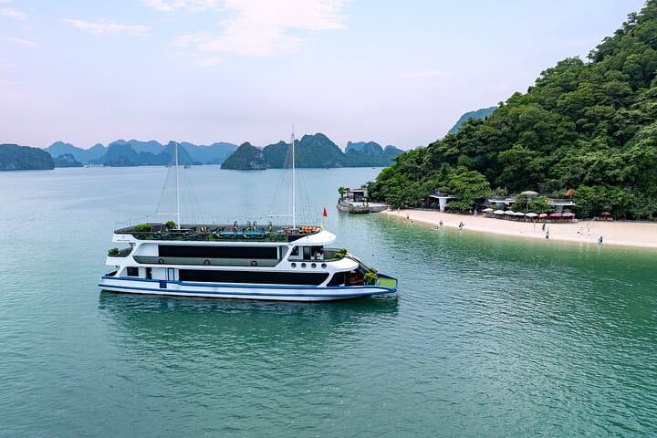 Ha Long Bay Day Cruise: Kayak, Swim, Titov View & Onboard Jacuzzi
