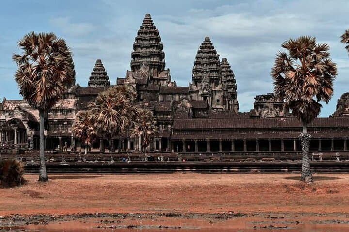 2-Day Angkor Wat & Tonle Sap: Sunrise Temples and Kampong Phluk Boat Excursion photo 2