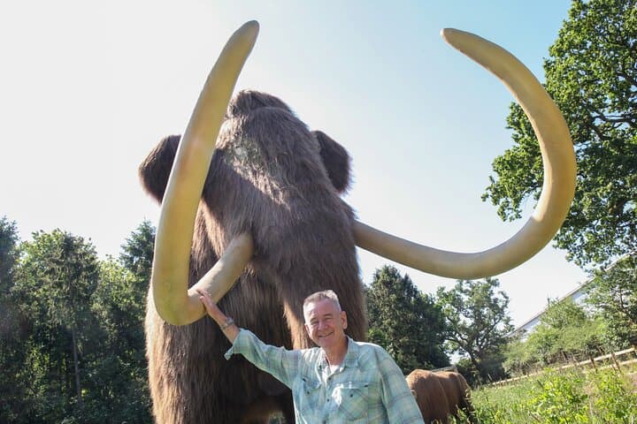 hoo-zoo-and-dinosaur-world-telford-full-day-wildlife-and-dinosaur-experience
