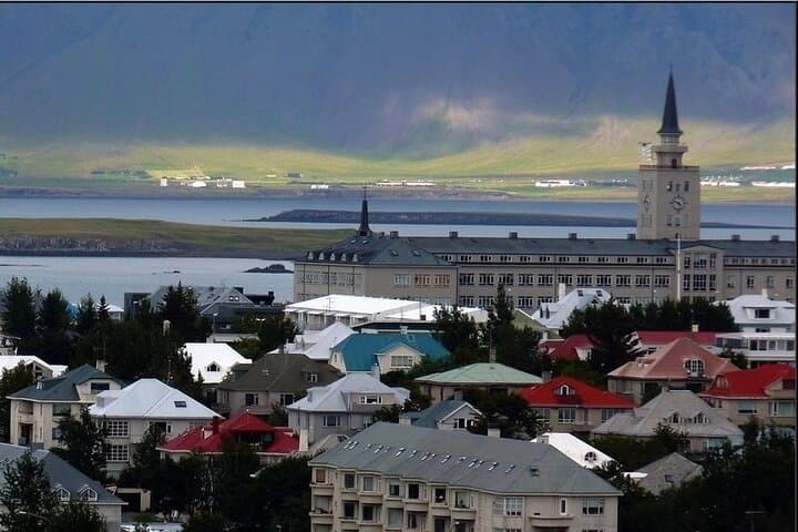 Exploring Iceland’s Land of Midnight Sun: A 5-Day Summer Adventure