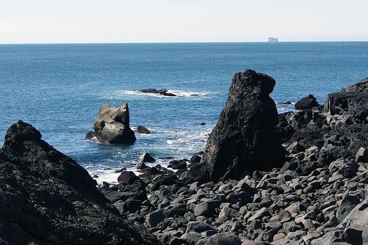 Exploring Iceland’s Land of Midnight Sun: A 5-Day Summer Adventure photo 3