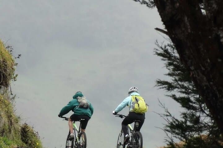 Bicycle Waterfall Route in Baños: Agoyán Dam to Contrabandistas Trail photo 4