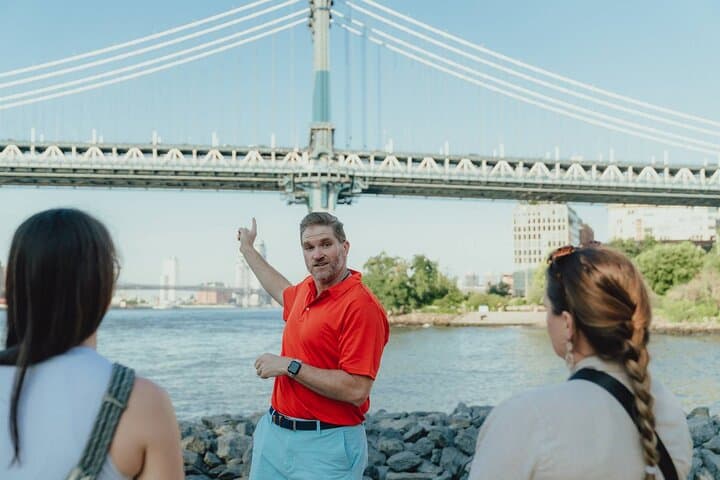 Brooklyn Bridge to DUMBO Walking Tour: Brooklyn Heights & East River Views
