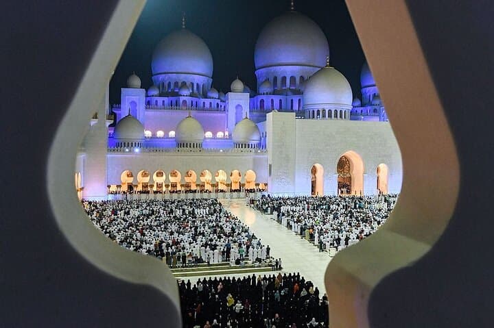 Friday Prayer at Sheikh Zayed Grand Mosque — Guided Cultural Tour in Abu Dhabi photo 2