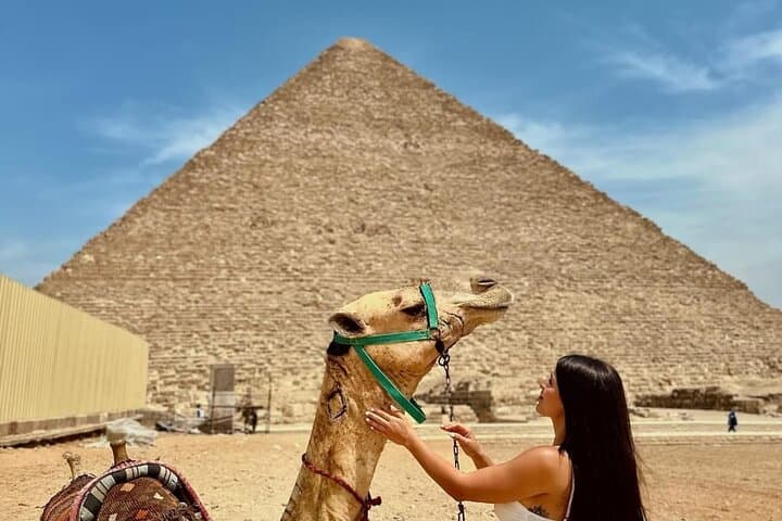 Full-Day Private Tour: Giza Pyramids, Egyptian Museum & Khan el-Khalili Bazaar