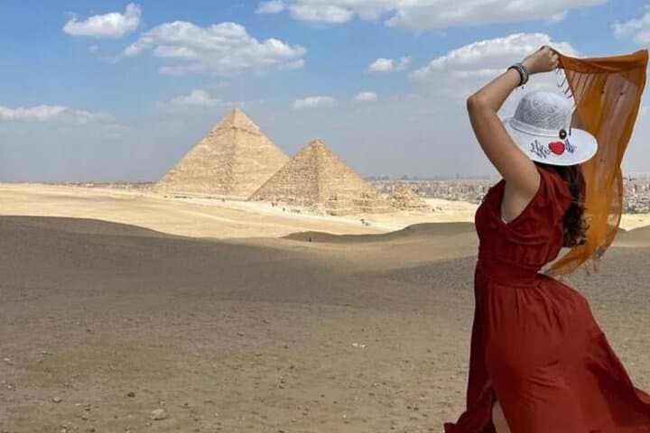 Full-Day Private Tour: Giza Pyramids, Egyptian Museum & Khan el-Khalili Bazaar photo 2