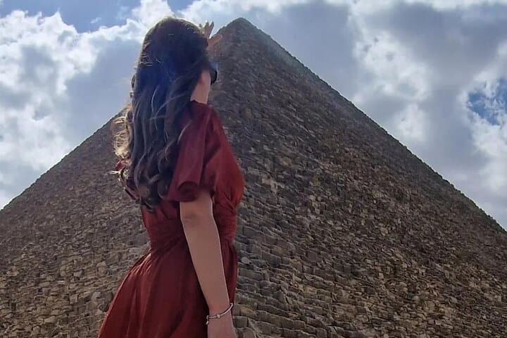 Full-Day Private Tour: Giza Pyramids, Egyptian Museum & Khan el-Khalili Bazaar photo 3