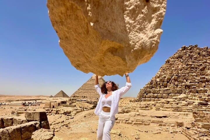 Full-Day Private Tour: Giza Pyramids, Egyptian Museum & Khan el-Khalili Bazaar photo 5