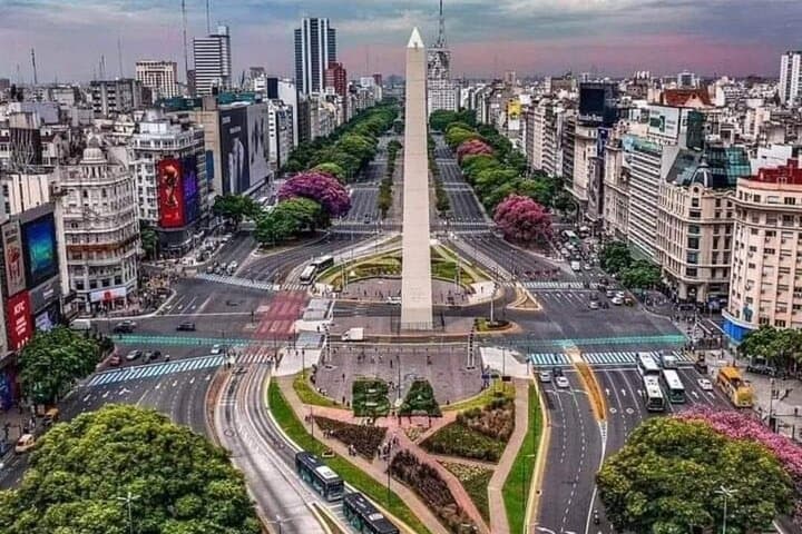 Buenos Aires Private City Tour: Recoleta, La Boca & Plaza de Mayo in Four Hours photo 1