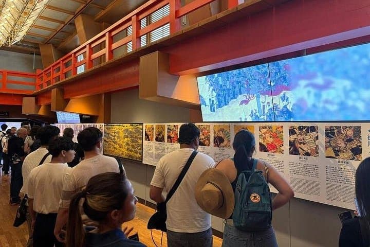 Osaka Castle Tower Private Guided Tour — 90 Minutes of Samurai History and City Views photo 3