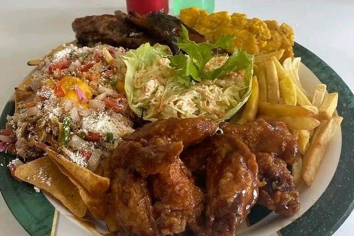 Roatán Island Tour: Mayan Eden Wildlife, Food Tasting & Beach Break photo 2