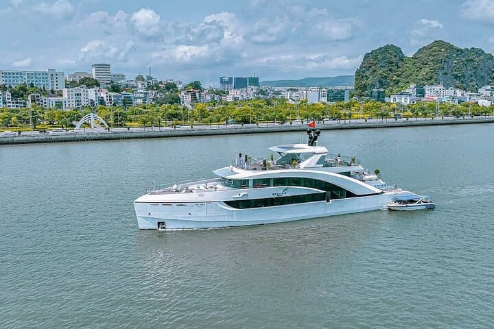 Halong Luxury Yacht Day Cruise: Saquila Yacht to Sung Sot Cave & Titop Island photo 4