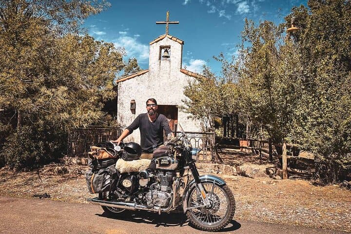 3-Day Vintage Royal Enfield Motorbike Tour from Santiago to Pichilemu & Apalta