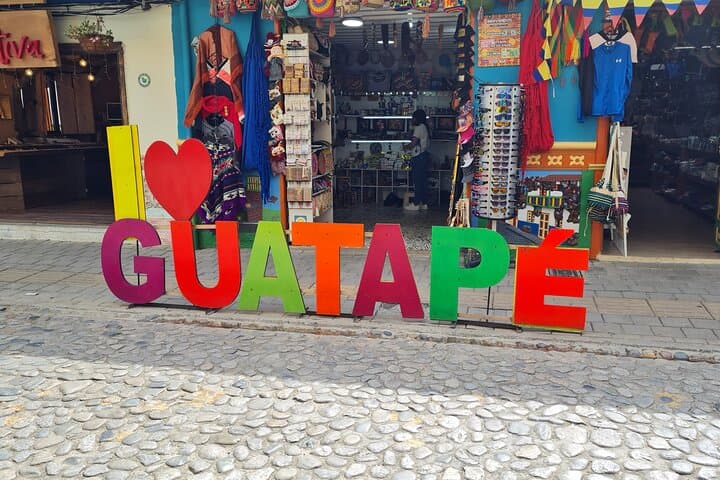Private Full-Day Guatapé Tour from Medellín — Piedra del Peñol, Colorful Streets & Lake Activities photo 5