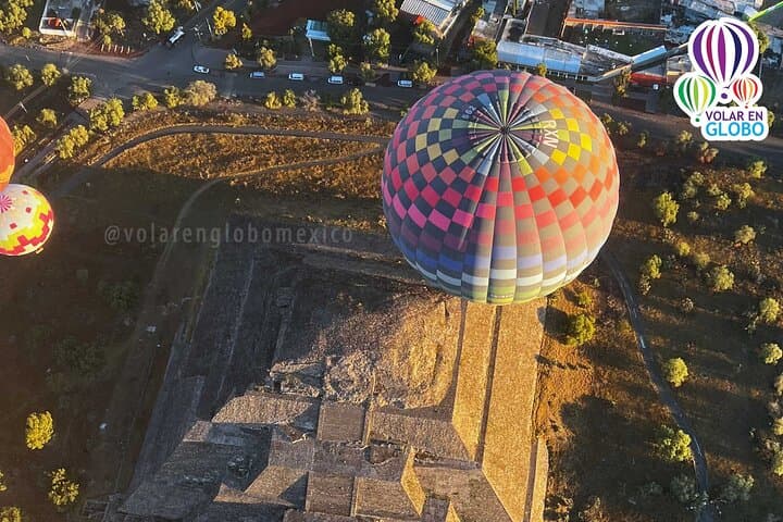 Sunrise Hot Air Balloon Flight Over Teotihuacán Pyramids photo 2