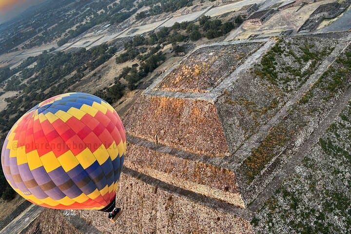 Sunrise Hot Air Balloon Flight Over Teotihuacán Pyramids photo 4