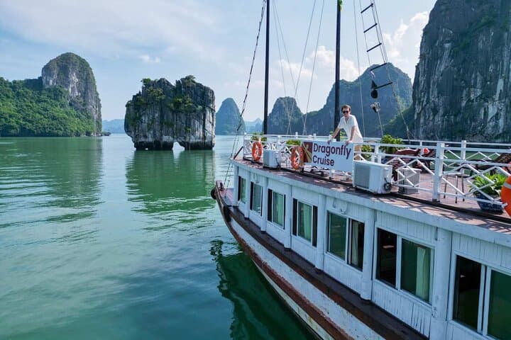 Halong Bay Day Cruise: Kayaking & Heavenly Palace (Thien Cung) Cave — 1-Day From Hanoi