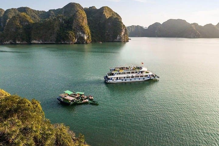 Deluxe Ha Long Bay Day Cruise: Caves, Kayaks & Titop Island photo 1