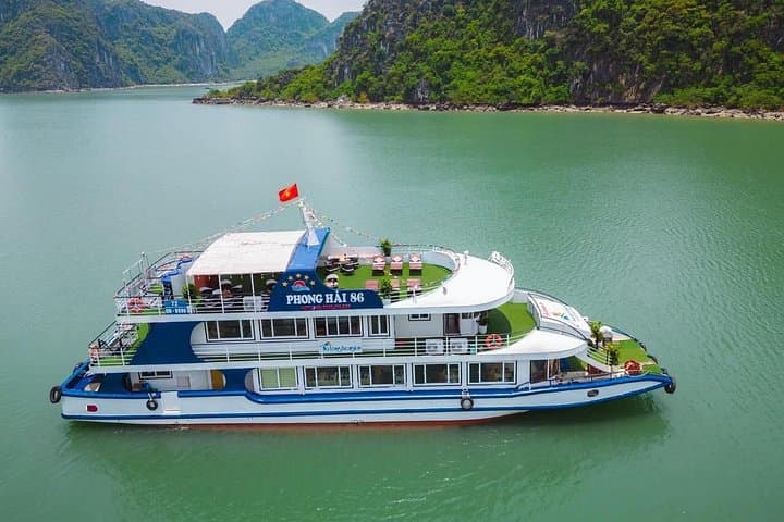 Deluxe Ha Long Bay Day Cruise: Caves, Kayaks & Titop Island photo 3