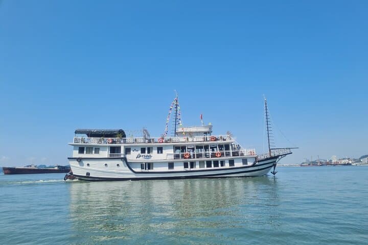 Bai Tu Long Bay Overnight: Renea Boutique 2-Day Cruise into Lesser-Known Karsts photo 2