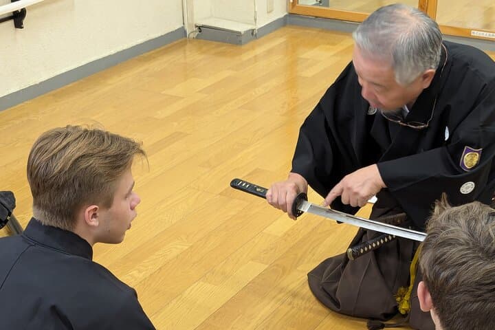 Iaido with a 9th‑Dan Master: Samurai Sword Training in Shinjuku photo 4
