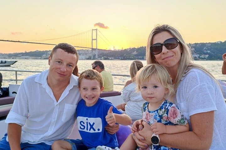 Bosphorus to Black Sea: Guided Cruise and Lunch at Anadolu Kavağı photo 1
