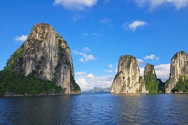 Bai Tu Long Bay Day Cruise — Kayak, Thien Canh Son Cave & Off-Beat Islands photo 2