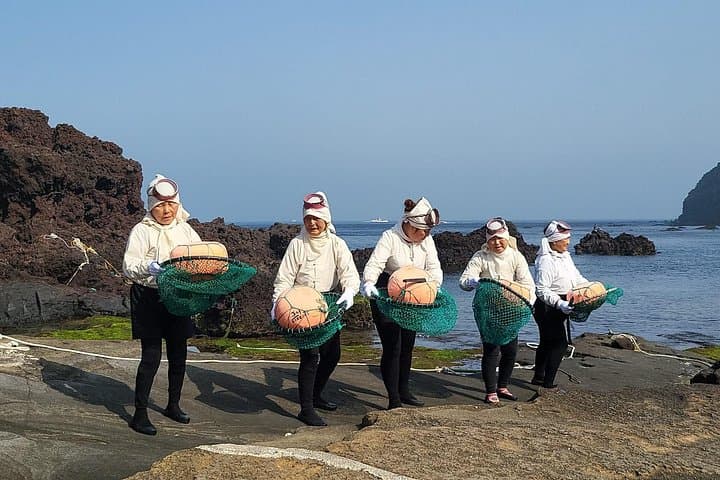 Two-Day Private Jeju Island Tour: East, West & South Natural Highlights photo 4
