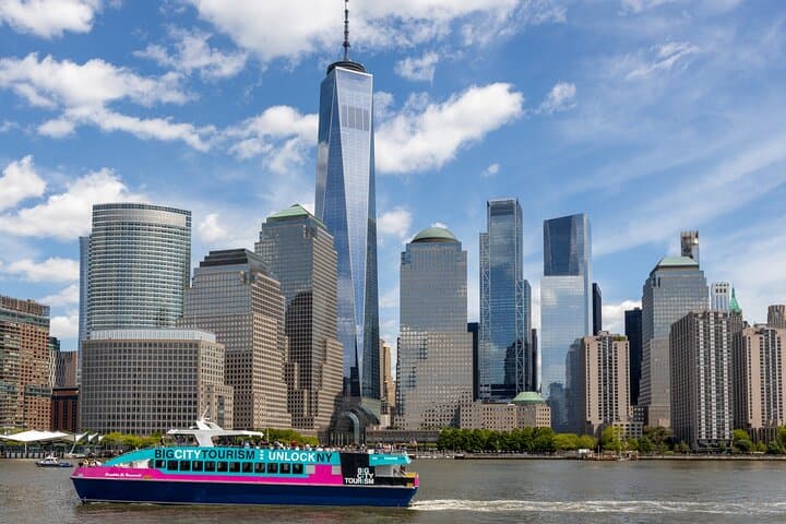 Statue of Liberty & NYC Skyline Cruise — Freedom Liberty Tour photo 4